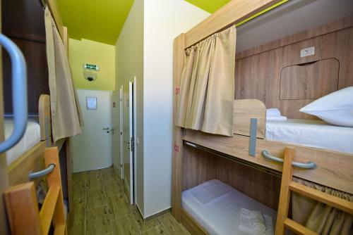 Hostel Zr?e