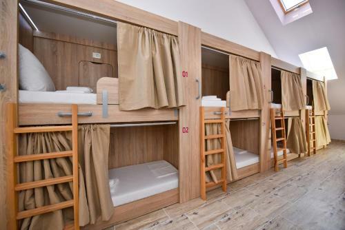 Hostel Zr?e
