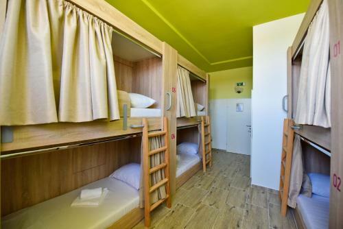 Hostel Zr?e