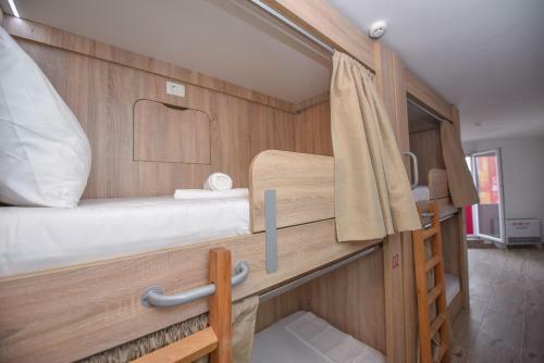 Hostel Zr?e