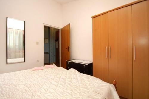 Apartment Nedescina 7455b