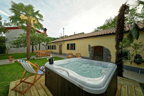 Ladeti 30 St. Home