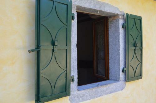 Ladeti 30 St. Home