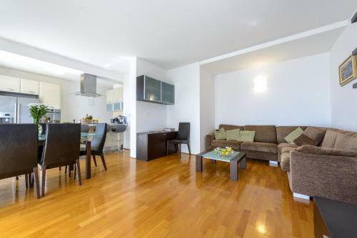 Villa Sana Via