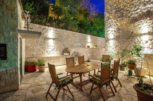 Villa Holiday Home Tisina