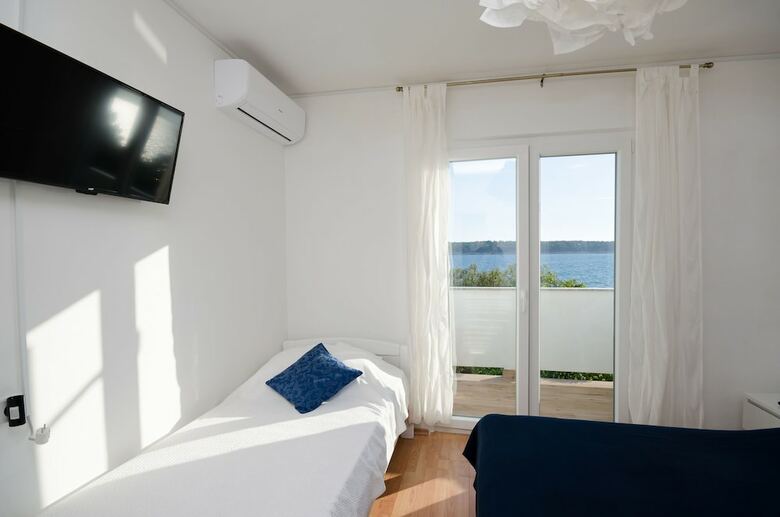 Hostal Rooms Marica