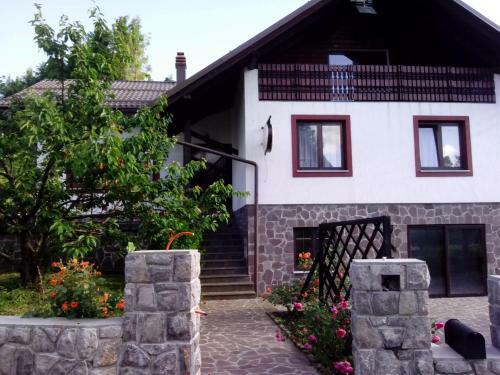 Hostal Guest House Ema