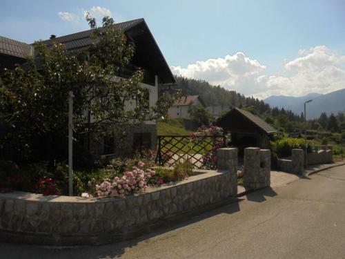 Hostal Guest House Ema