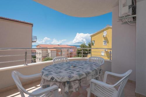 Apartments With A Parking Space Makarska - 6720