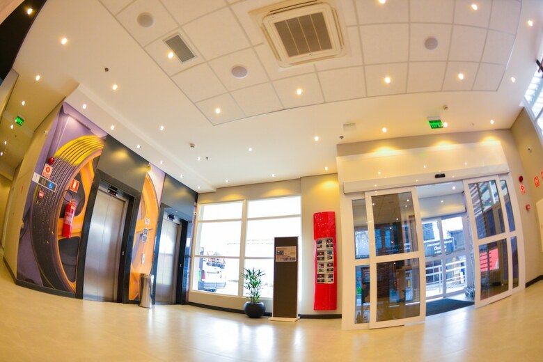 Hotel Ibis Jacare�