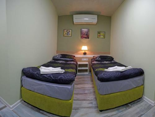 Hostal Guest House "the House"