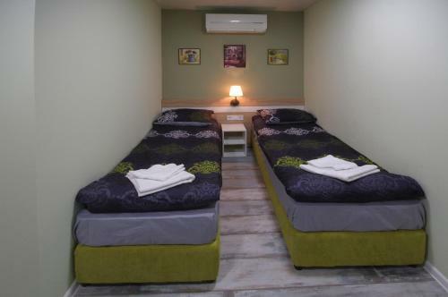 Hostal Guest House "the House"