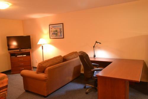 Hotel Aurora Park Inn & Suites
