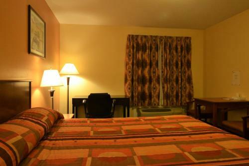 Hotel Aurora Park Inn & Suites