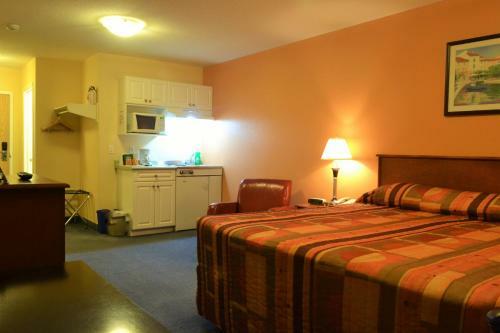 Hotel Aurora Park Inn & Suites