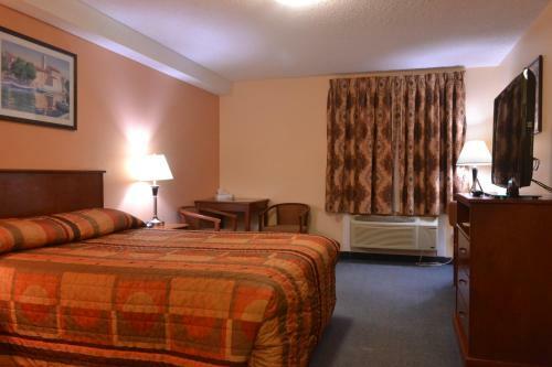 Hotel Aurora Park Inn & Suites