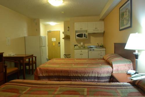 Hotel Aurora Park Inn & Suites