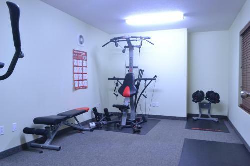 Hotel Aurora Park Inn & Suites