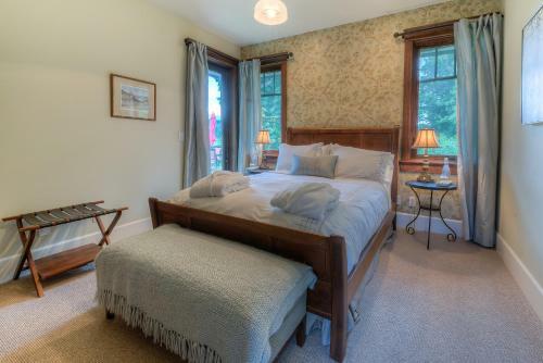 Country Bay Manor B&B
