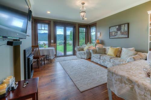 Country Bay Manor B&B