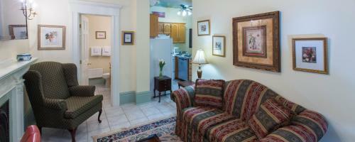 Posada Chipman Hill Suites - Senator Dever House