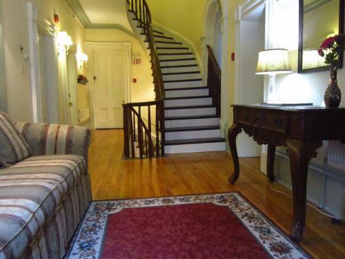 Posada Chipman Hill Suites - Senator Dever House