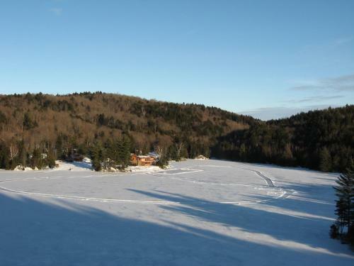 Yourtes Et Huttes Du Lac Castor