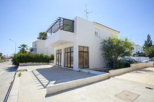 Protaras Holiday Suite Annie