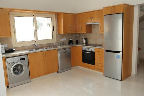 Anthorina Villa 13
