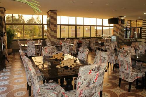 Hollywood Paradise Hotel