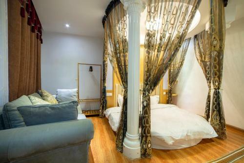 Zhangjiajie Exotic Style Hotel