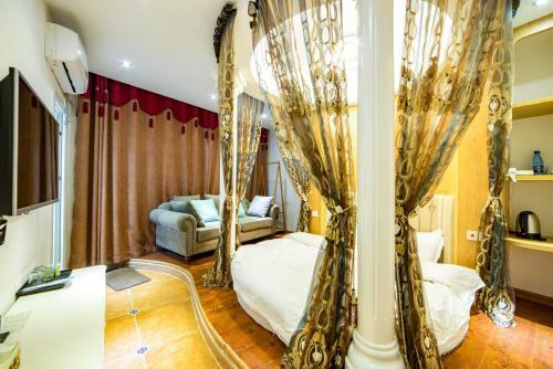 Zhangjiajie Exotic Style Hotel