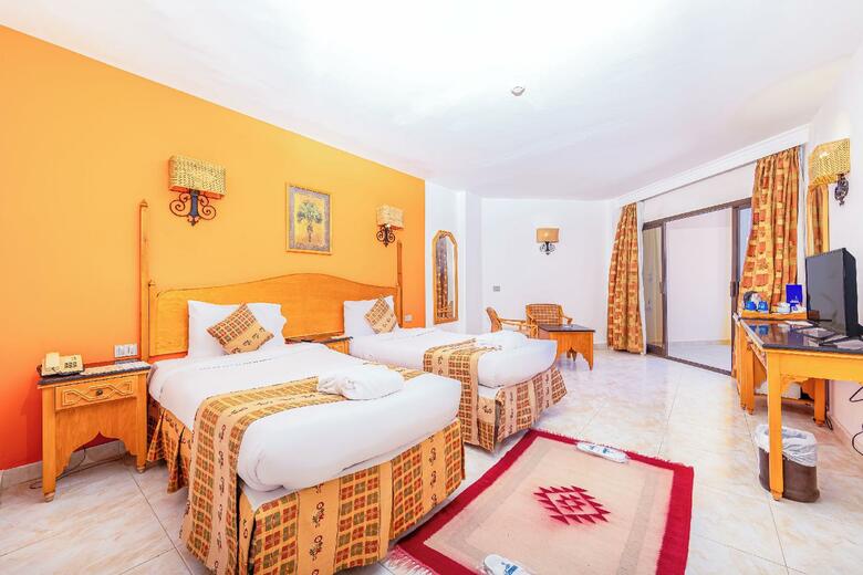 Hotel Flamenco Beach Resort