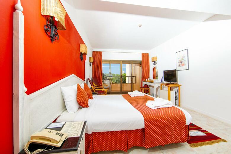 Hotel Flamenco Beach Resort