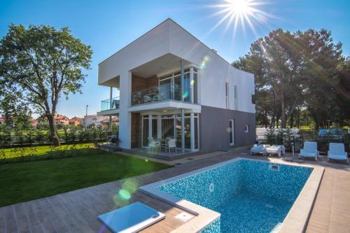 Villa Dinastija 1