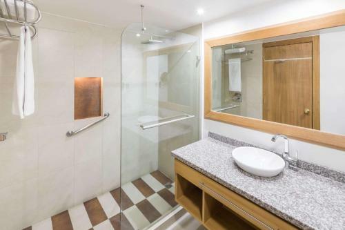 Hotel Howard Johnson La Carolina