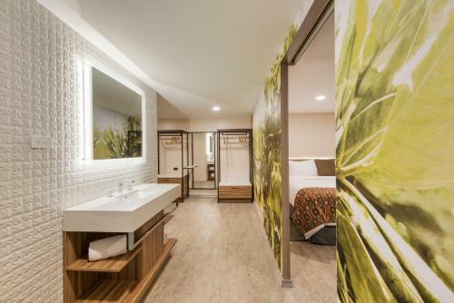 Hotel Howard Johnson La Carolina