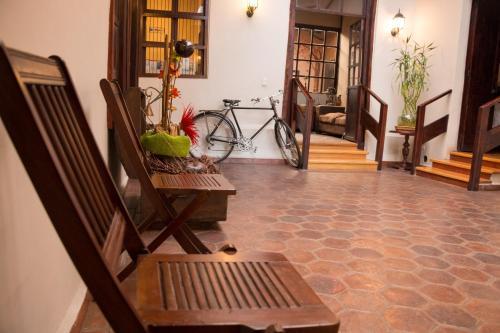 Hotel Hostal Calle Angosta Ecuador