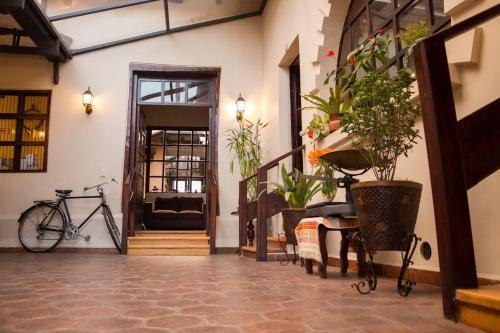 Hotel Hostal Calle Angosta Ecuador
