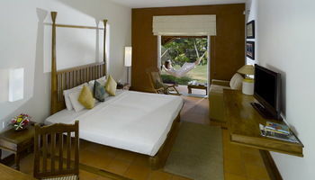 Hotel Poovar Island Resort