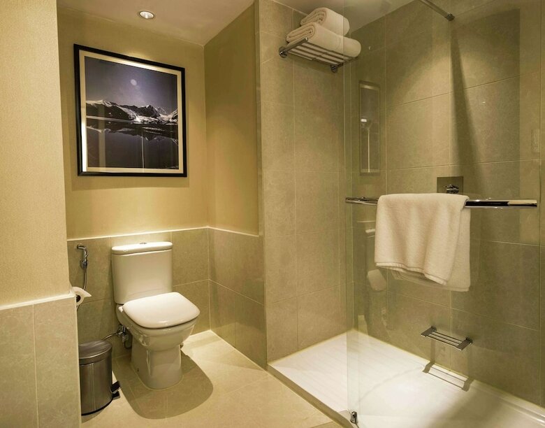 Hotel Muthoot Plaza