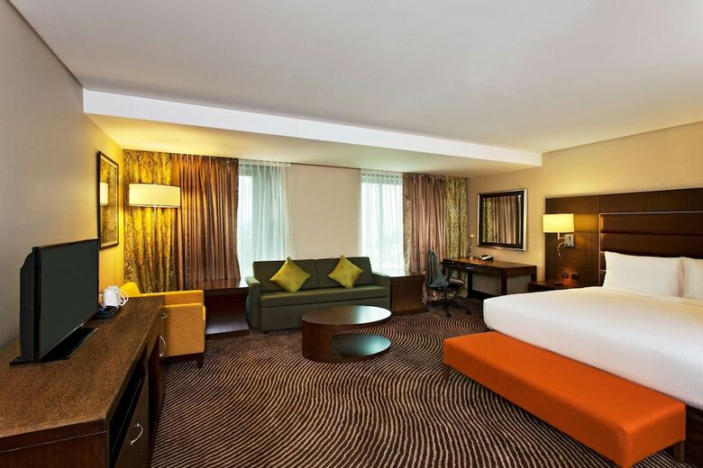 Hotel Muthoot Plaza