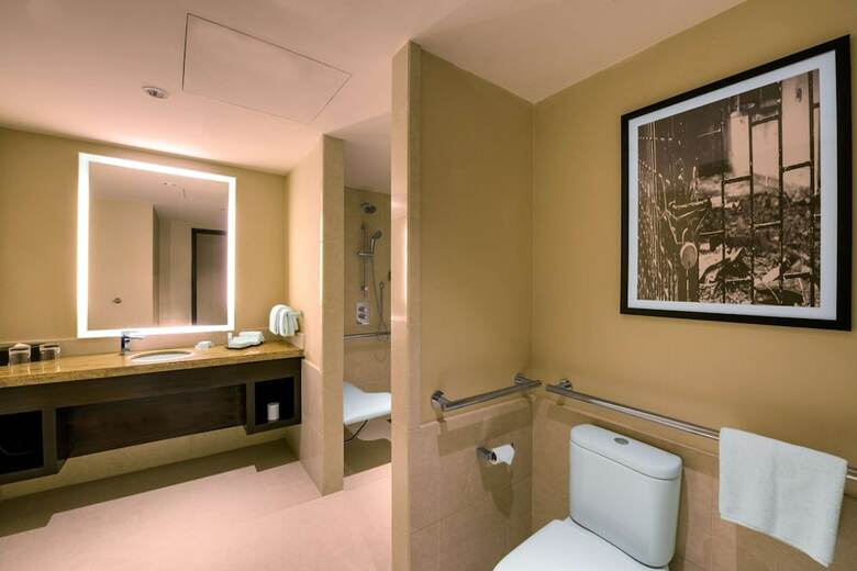 Hotel Muthoot Plaza