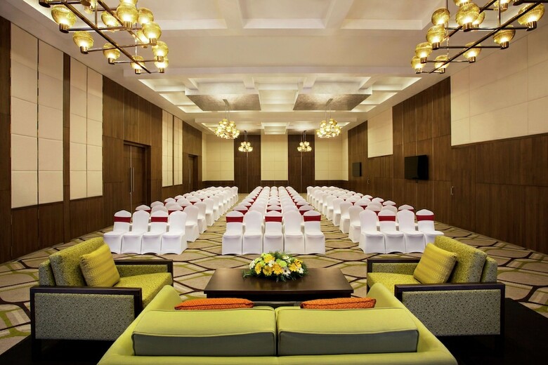 Hotel Muthoot Plaza