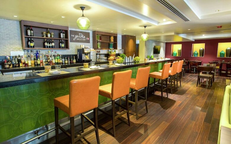 Hotel Muthoot Plaza