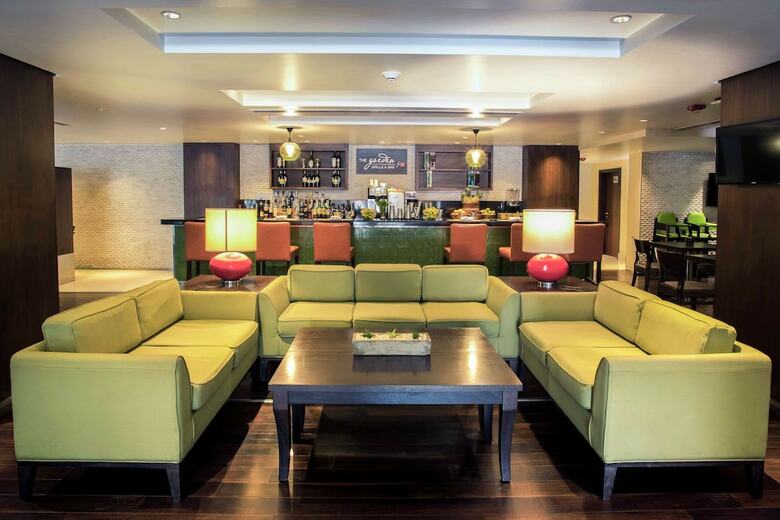 Hotel Muthoot Plaza