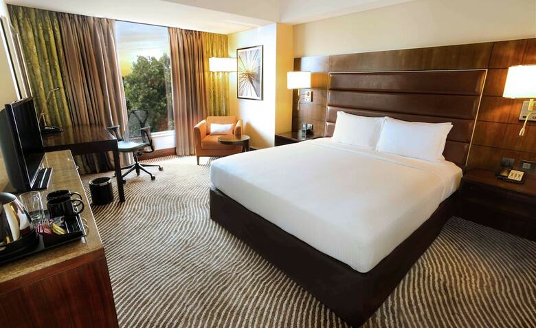 Hotel Muthoot Plaza