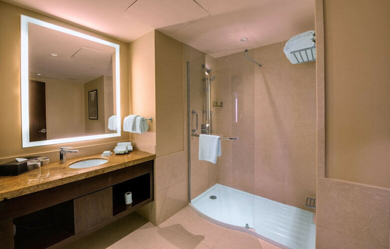 Hotel Muthoot Plaza