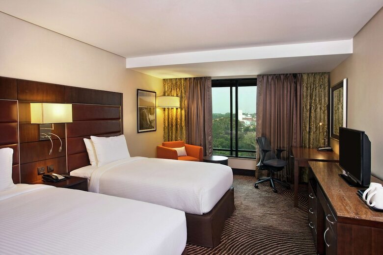 Hotel Muthoot Plaza