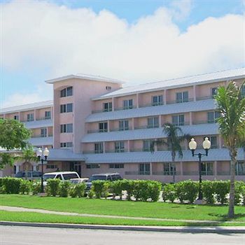 Hotel Castaways Resort And Suites